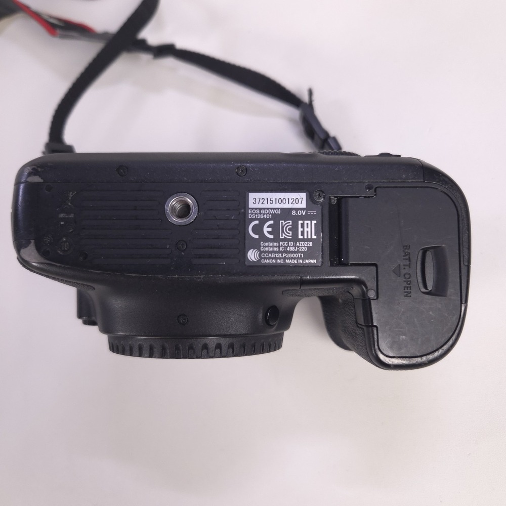 Canon EOS 6D 20.2MP Digital SLR Camera (Body Only) w/ Flash Charger 3 Batteries - Picture 14 of 16